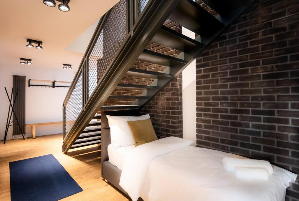 5br+2bath Old Town Industrial Penthouse, A/c Praga