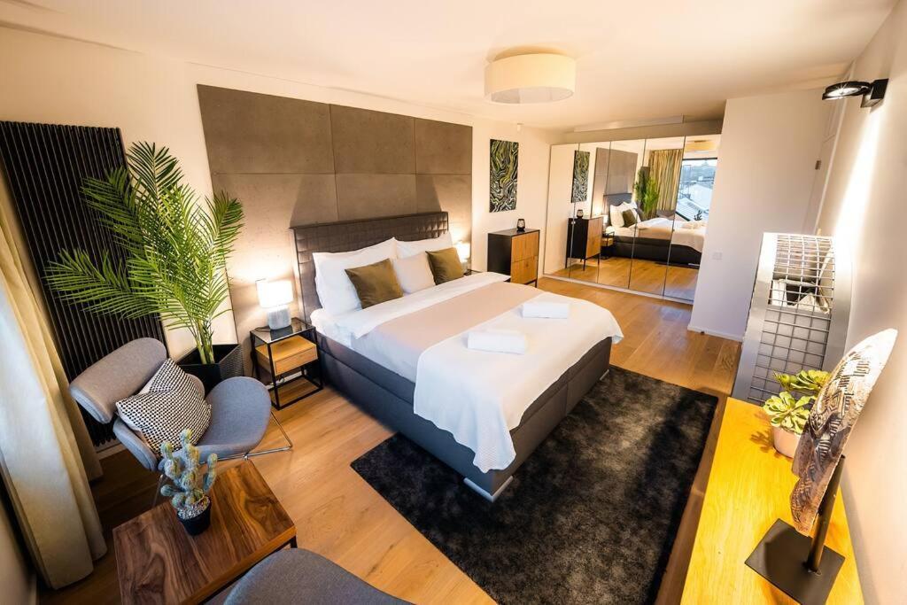 Appartamento 5br+2bath Old Town Industrial Penthouse, A/c