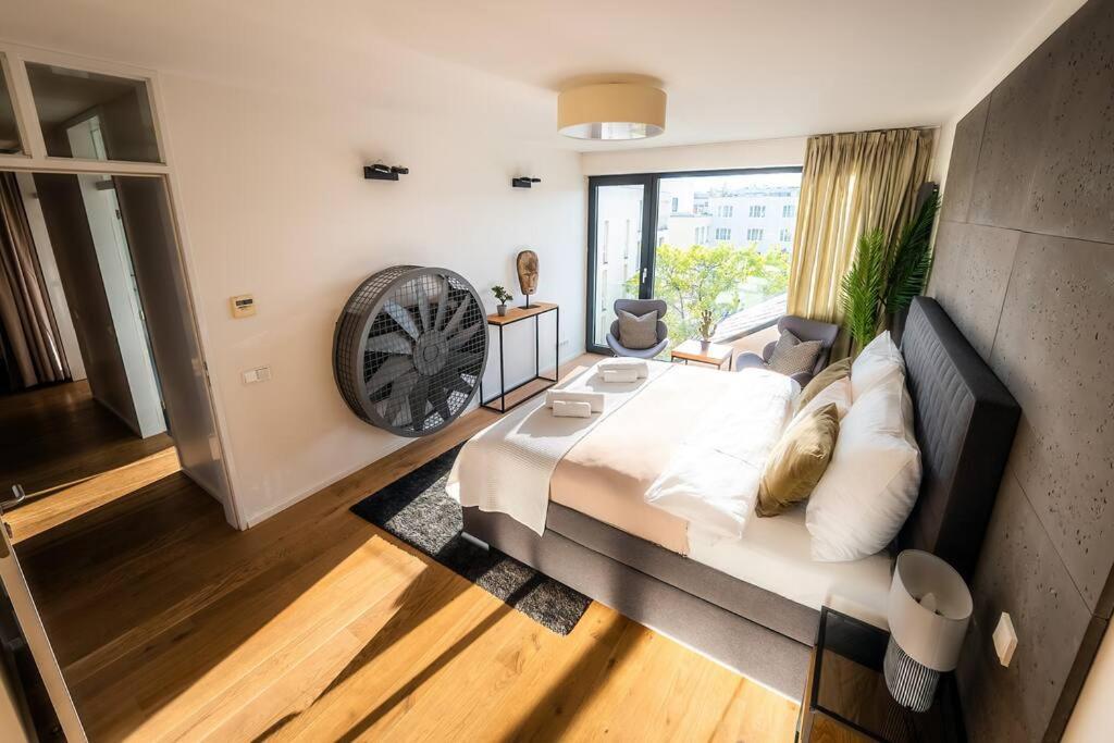 5br+2bath Old Town Industrial Penthouse, A/c Praga
