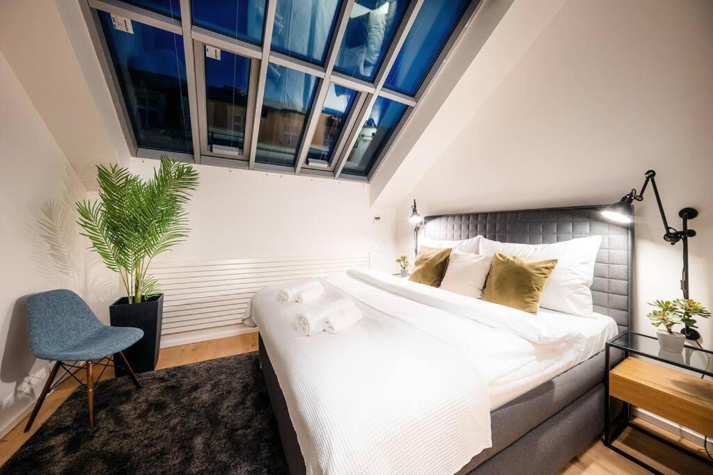 5br+2bath Old Town Industrial Penthouse, A/c Apartment
